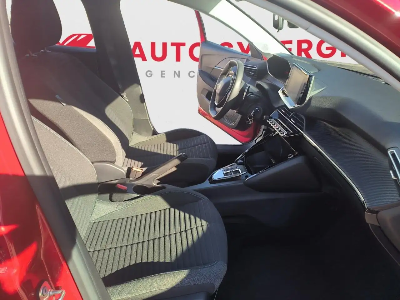 Peugeot 208 208 — photo 15
