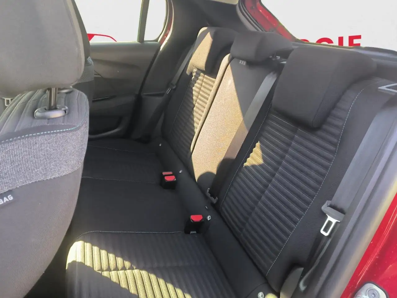 Peugeot 208 208 — photo 13