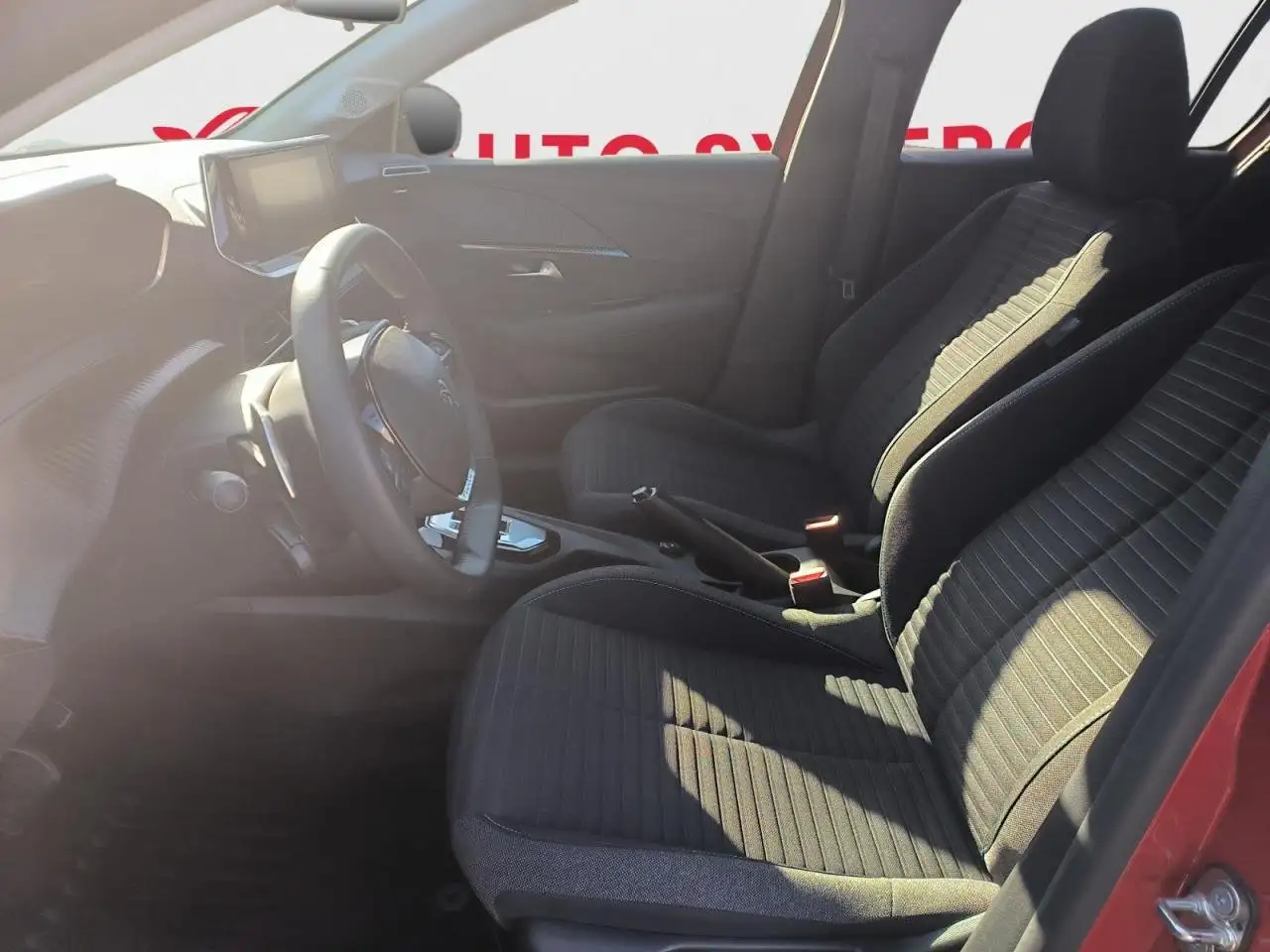 Peugeot 208 208 — photo 9
