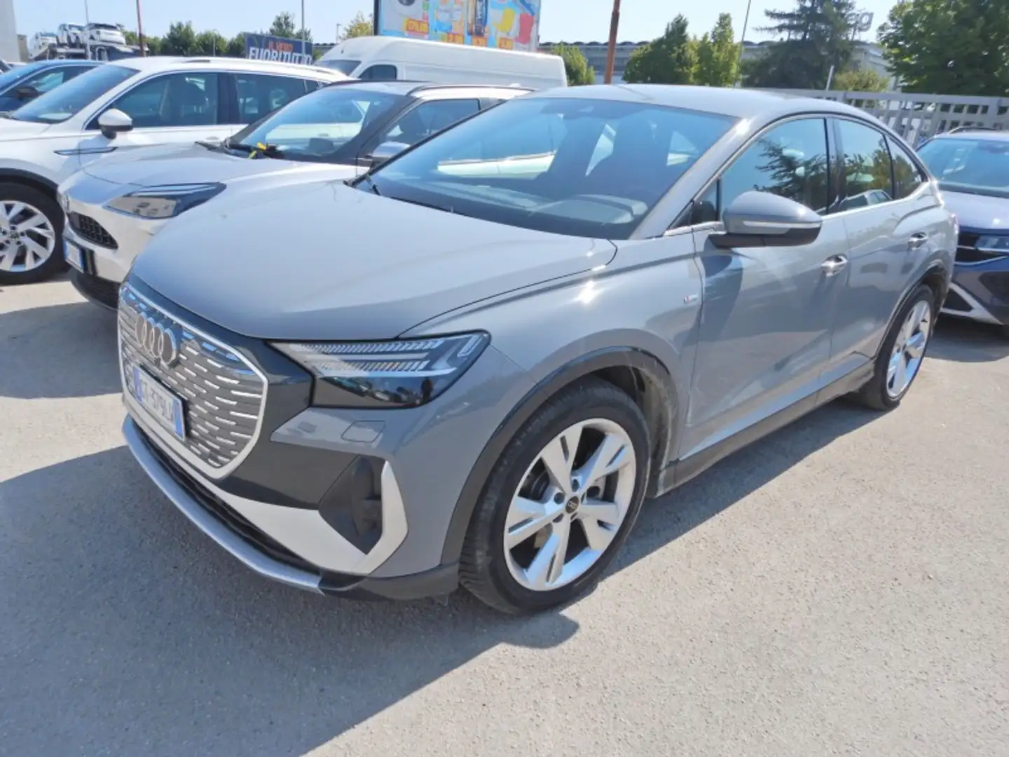 Audi Q4 e-tron Q4 Sportback S Line *nur an Gewerbe* Navi RearView Grau - 2