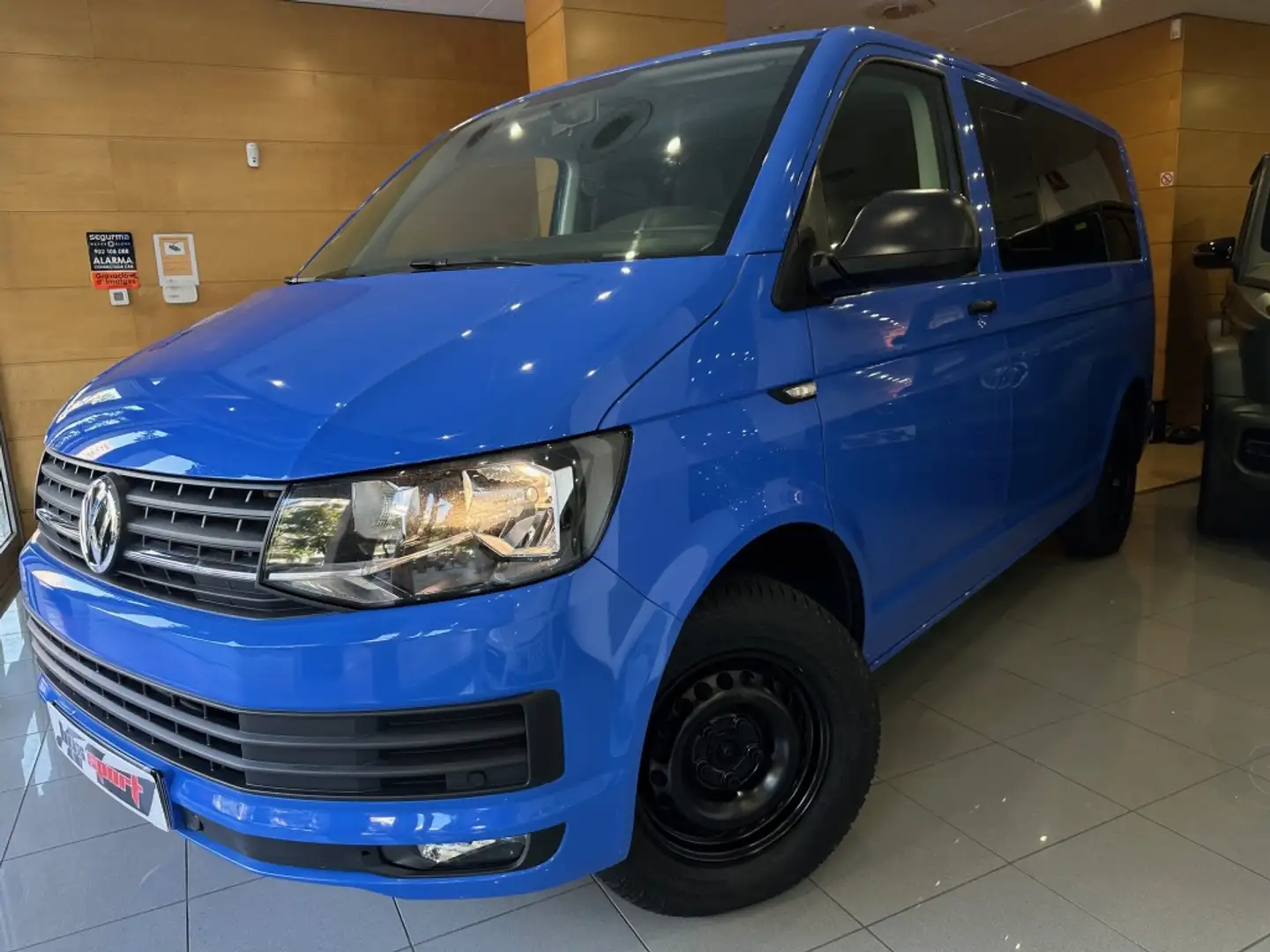 Volkswagen T5 Caravelle 2.0 TDi Blau - 1