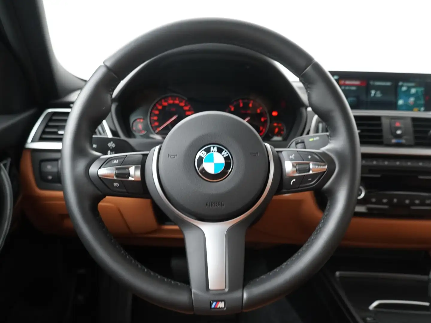 BMW 320 3-serie 320i Luxury Edition | Achteruirijcamera | Zwart - 2