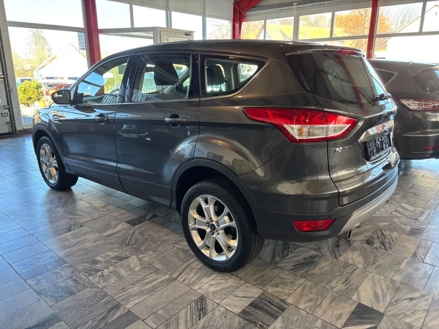 Ford Kuga Trend 4x4 Automatik Klimaautomatik Parkass Grau - 2