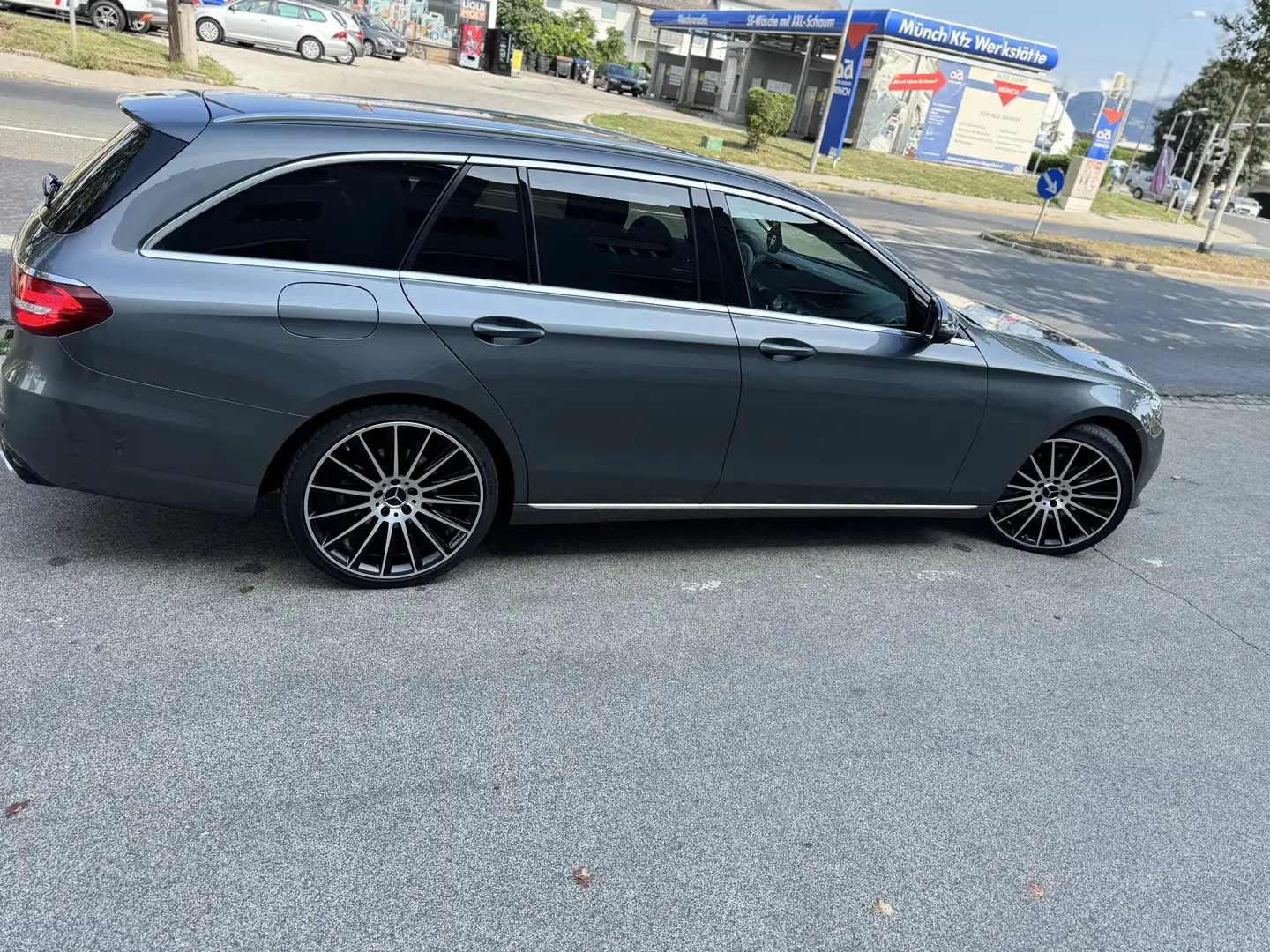 Mercedes-Benz E 220 d T 9G-TRONIC Avantgarde - 2