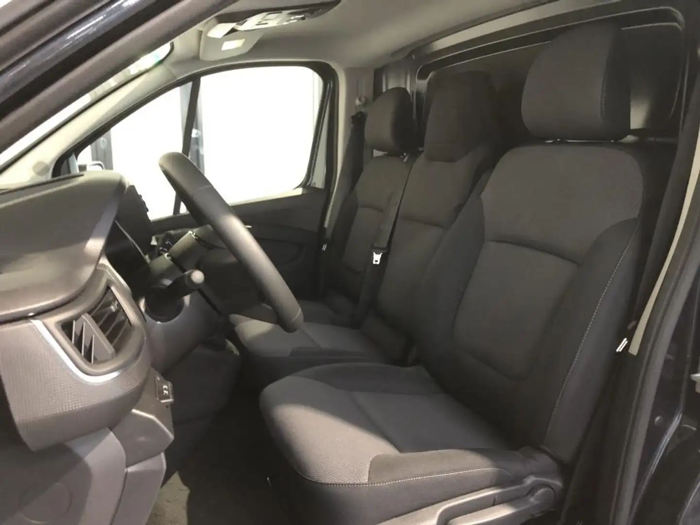 Nissan Primastar 2.0 dCi L2H1 N-Connecta + | Trekhaak | Navigatie | Grijs - 2
