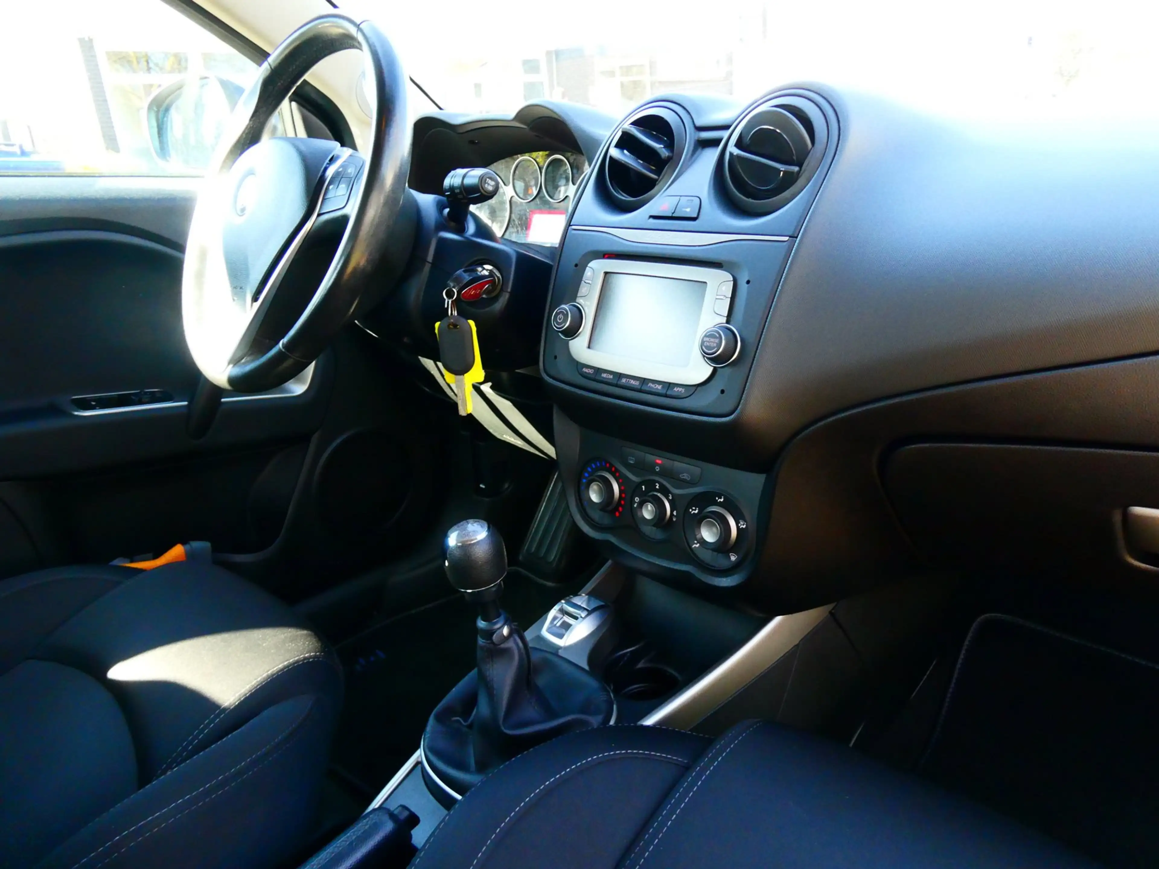 Alfa Romeo MiTo 0.9 TwinAir 100pk Airco 2e eigenaar Multimedia Zui — photo 2
