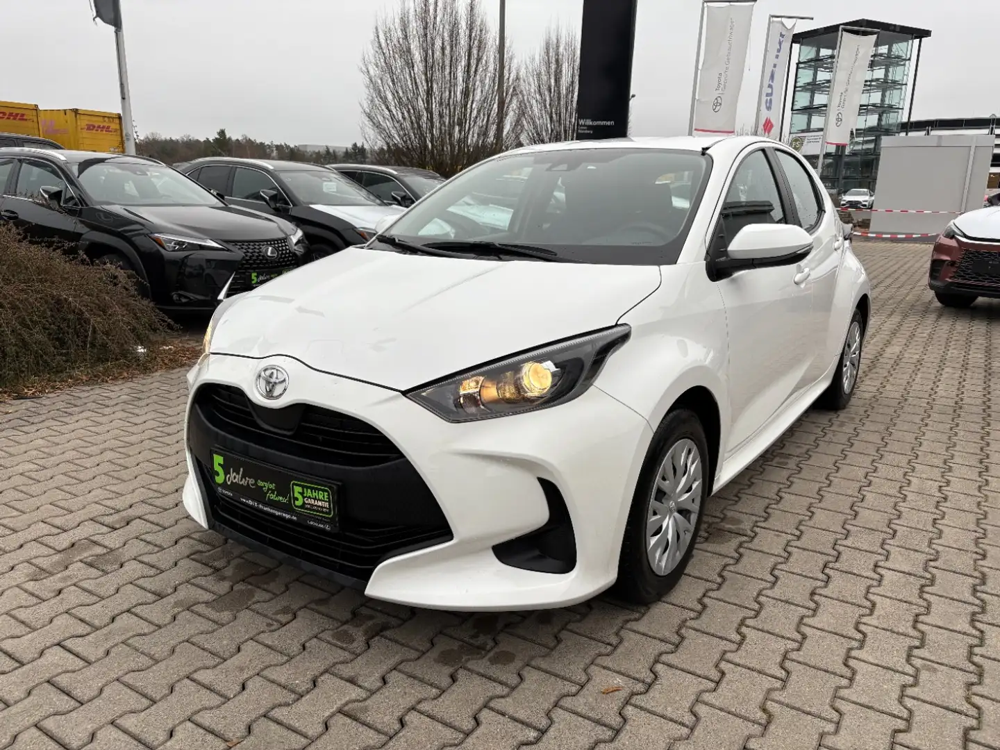 Toyota Yaris 1.0 Basis Klima, Tempomat, Allwetter Weiß - 2