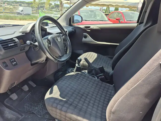 Toyota Iq view 7