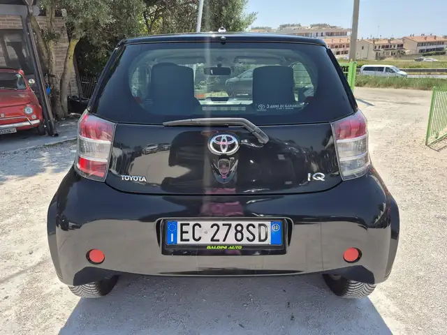 Toyota Iq view 3