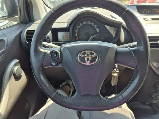 Toyota Iq view 11