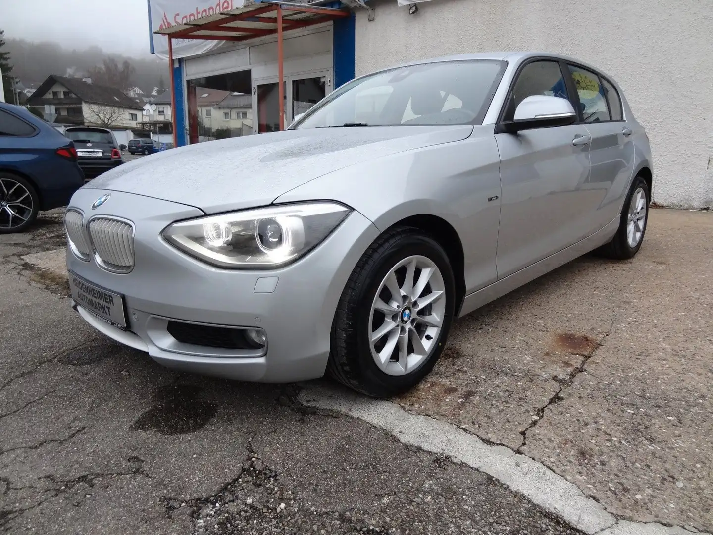 BMW 116 i/Automatik/1.Hd/Kamera/Navi/Xenon/AHK/ Silber - 1