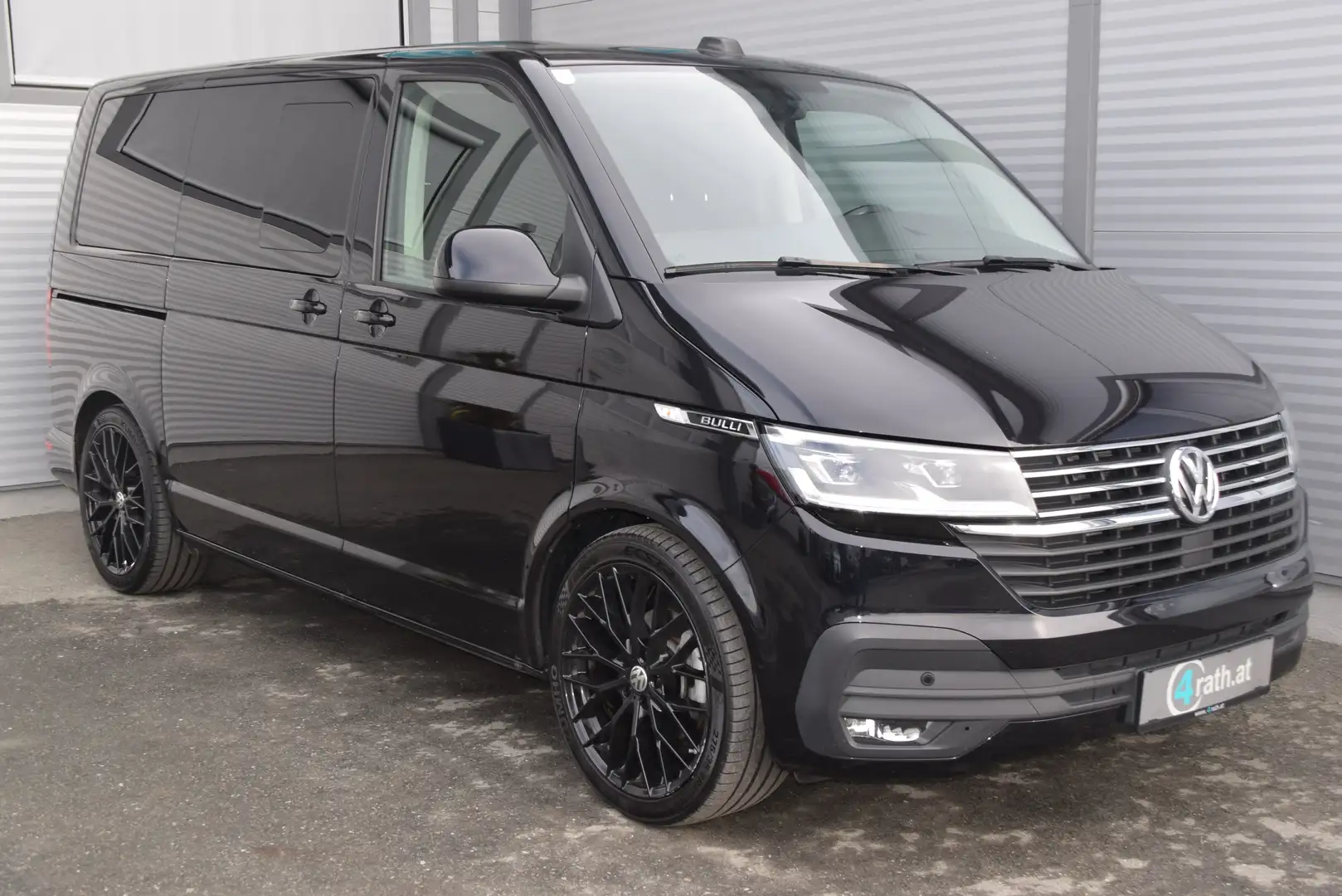 Volkswagen T6.1 Caravelle KR 2,0 TDI AHK/LED/ACC/RFK Schwarz - 2