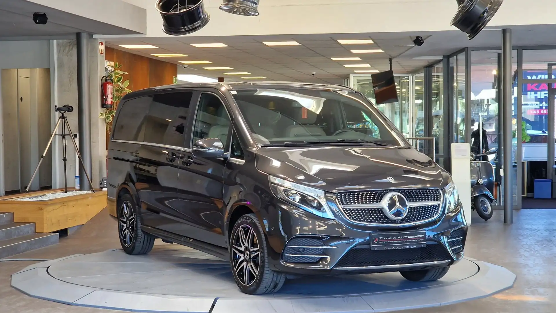 Mercedes-Benz V 250 d 7-Sitzer 4Matic Lang AMG-Line Aut. Grijs - 2