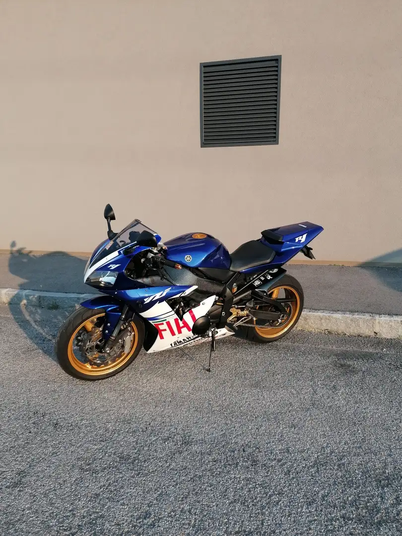 Yamaha YZF-R1 RN09 Supersport Blau - 1