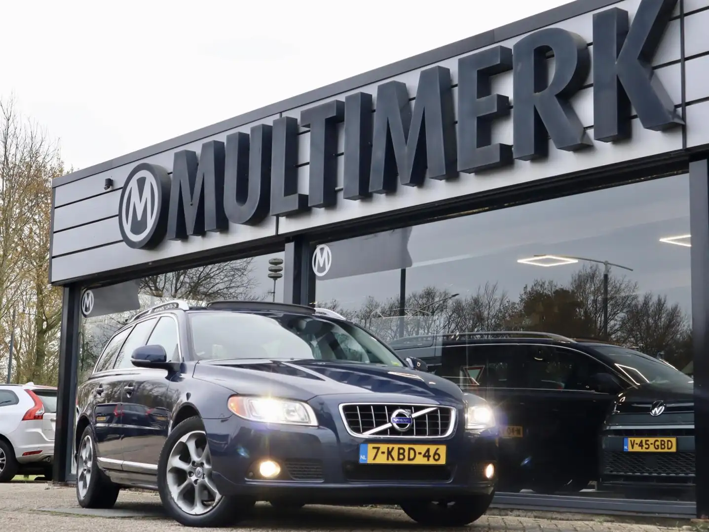 Volvo V70 5 Cil. Ltd Edition Luxury, Volvodealer onderhouden Blauw - 1