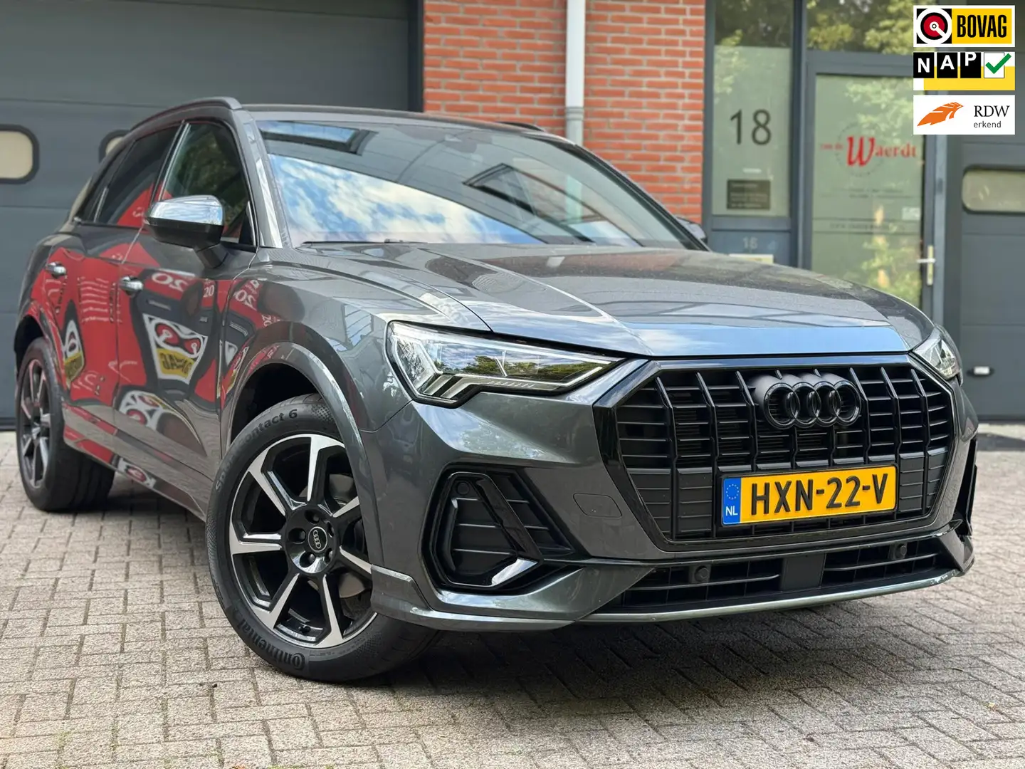 Audi Q3 35 TFSI S edition Competition/S-line/Luxe uitvoeri Grijs - 1