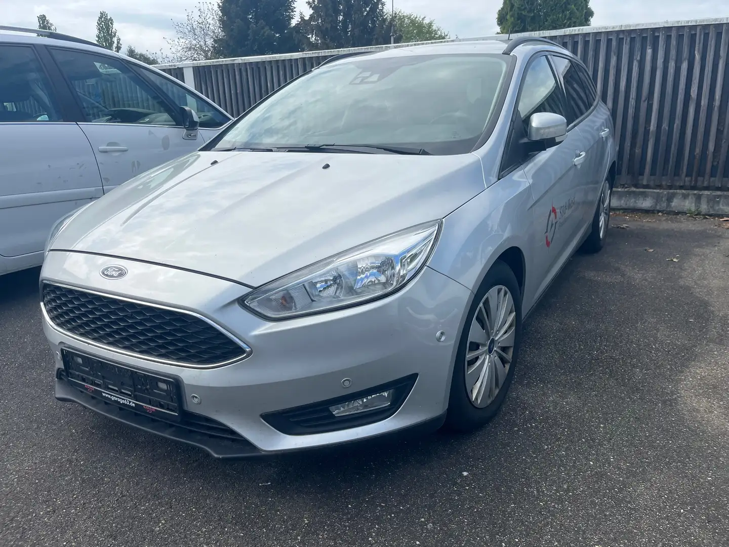 Ford Focus Turnier 2.0 TDCi DPF Start-Stopp-Sys Aut. Business Silber - 1