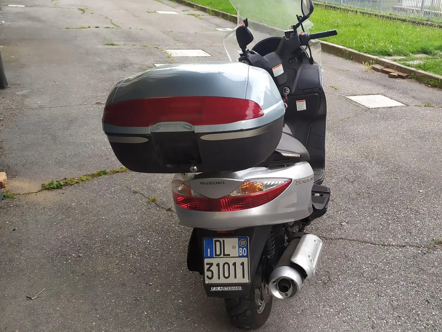 Suzuki Burgman 200 Gris - 2