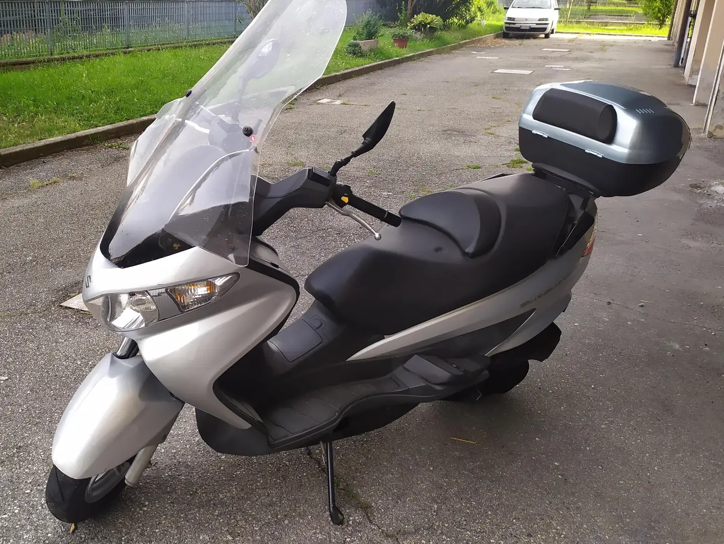 Suzuki Burgman 200 Gris - 1