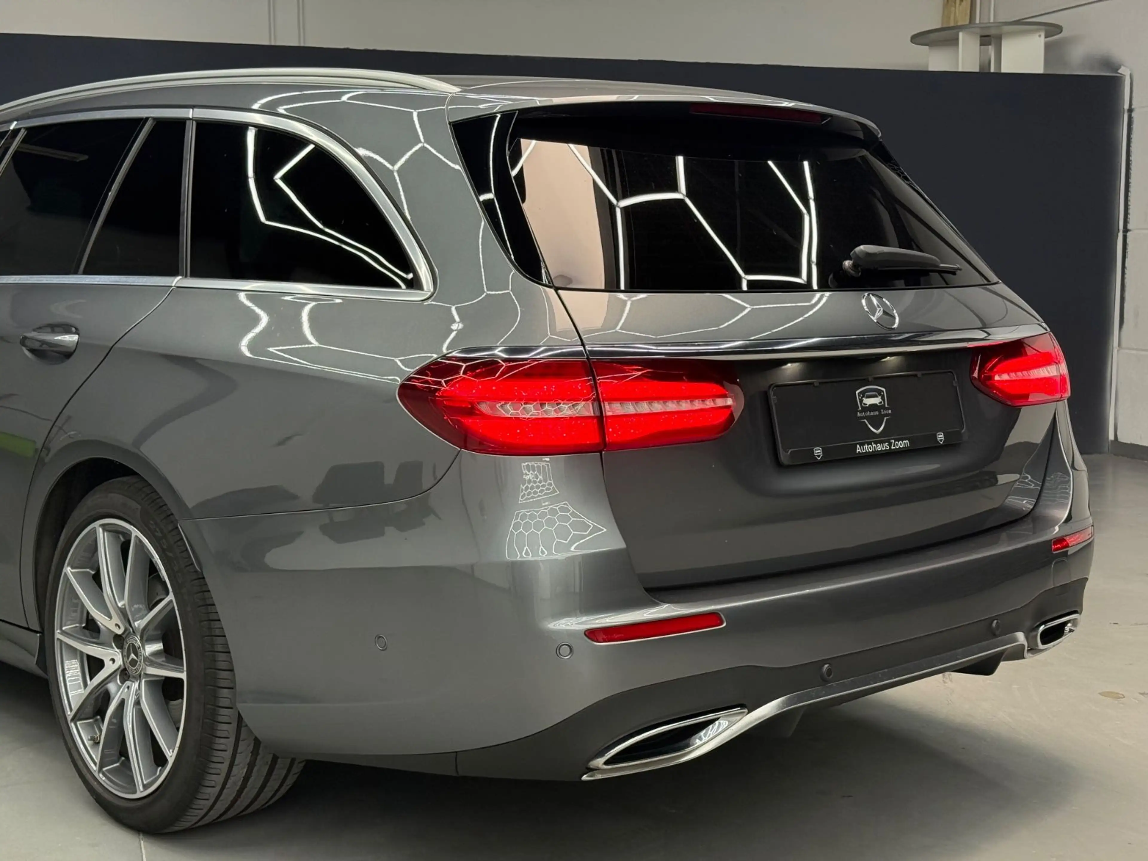 Mercedes-Benz E 300 E300d T AMG ACC*360°*AHK*MULTIBEAM*WIDE*LENKASS — photo 12