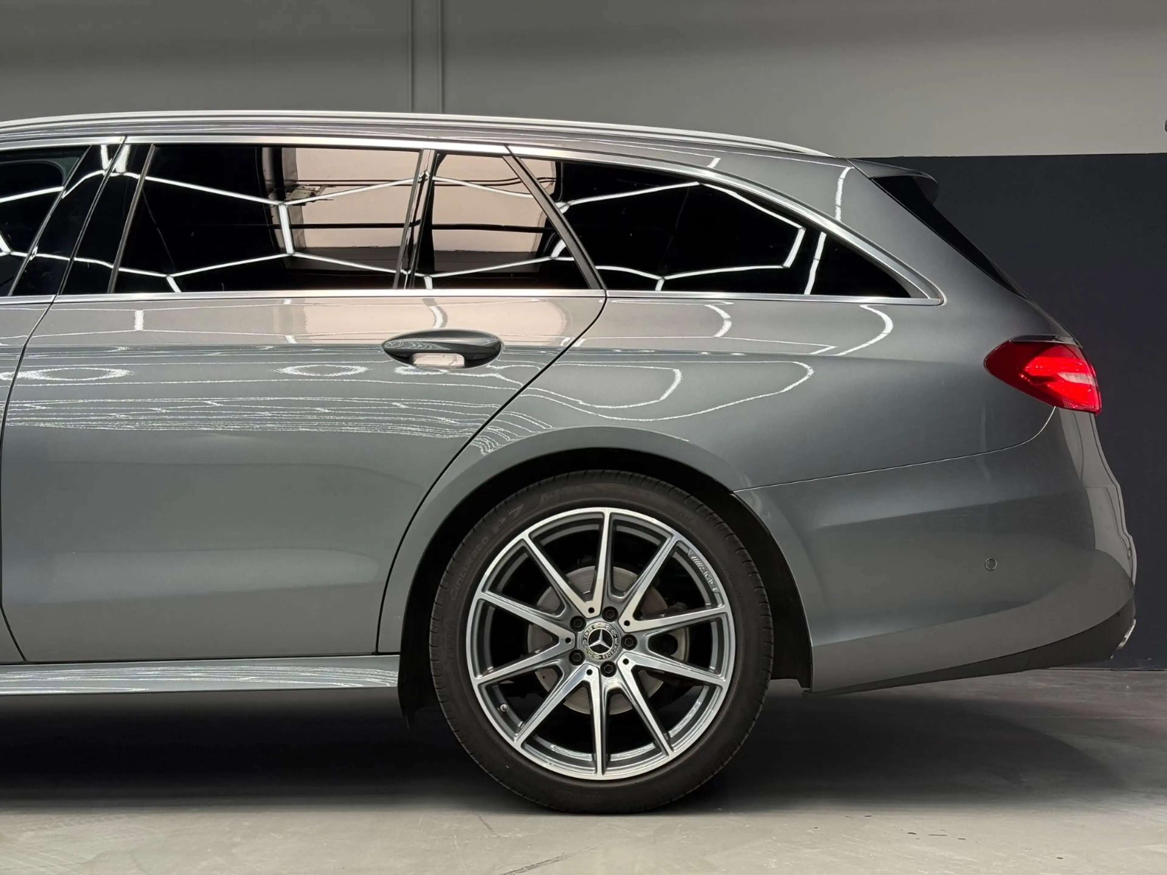 Mercedes-Benz E 300 E300d T AMG ACC*360°*AHK*MULTIBEAM*WIDE*LENKASS — photo 8