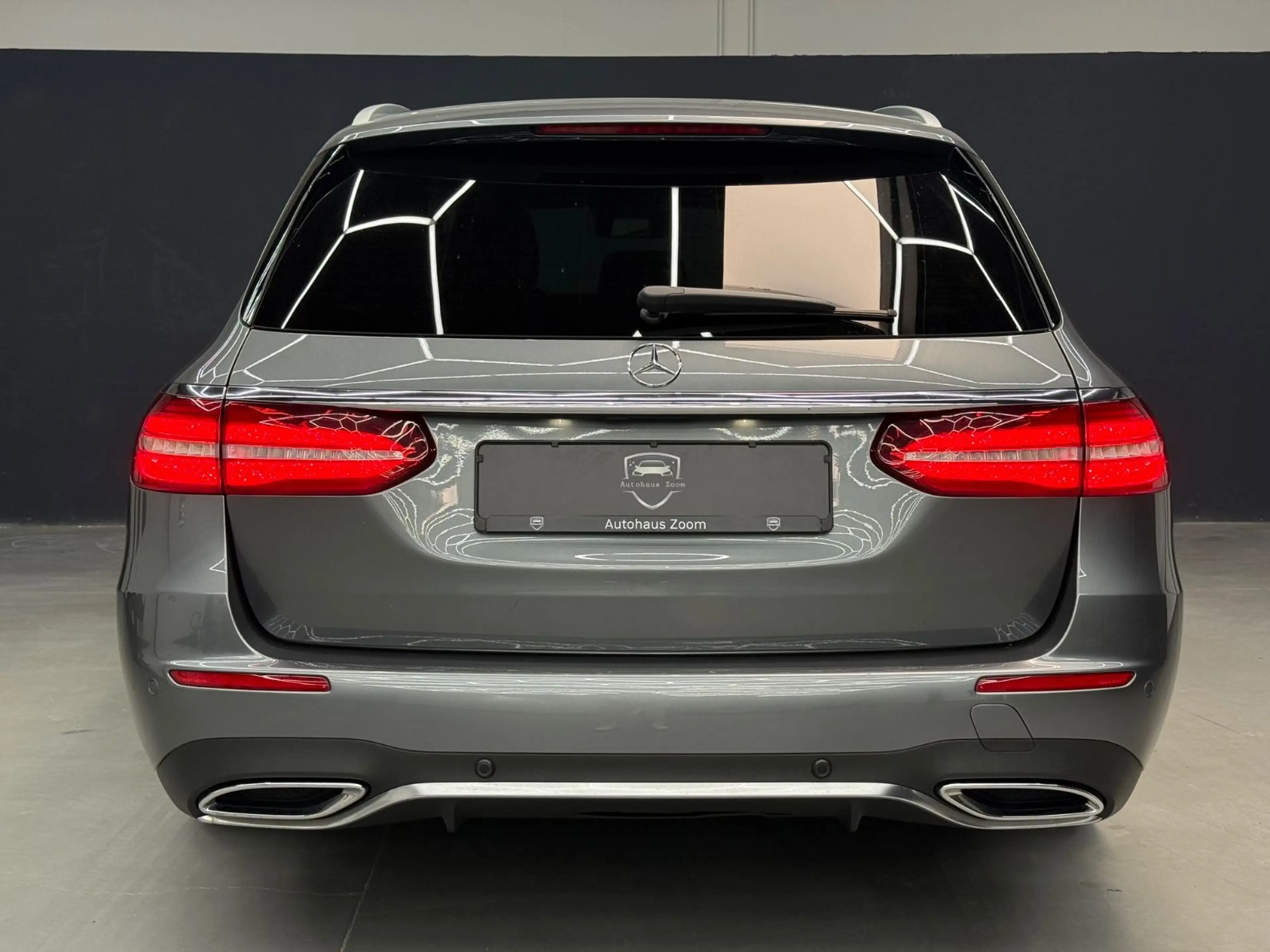 Mercedes-Benz E 300 E300d T AMG ACC*360°*AHK*MULTIBEAM*WIDE*LENKASS — photo 14