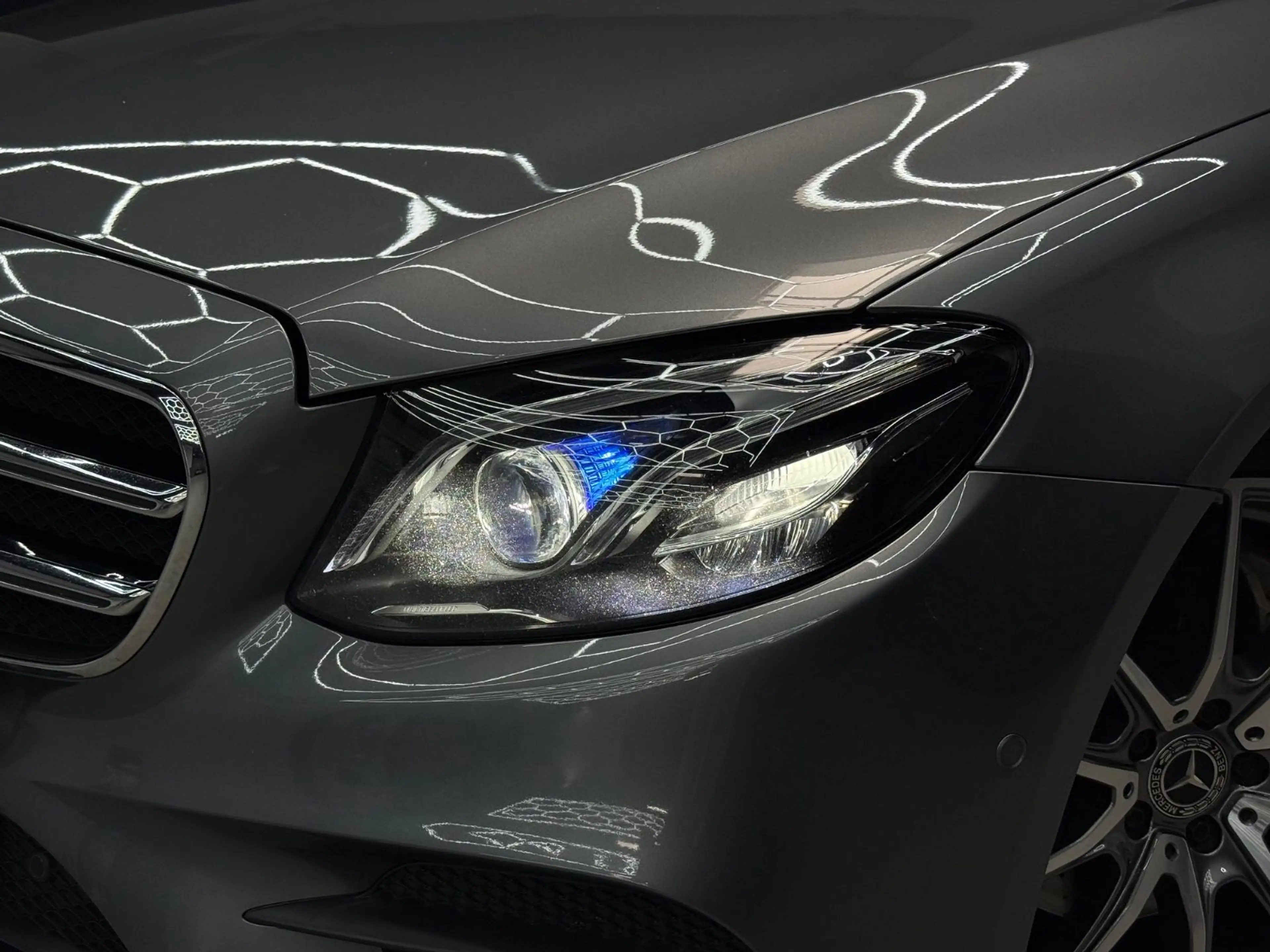 Mercedes-Benz E 300 E300d T AMG ACC*360°*AHK*MULTIBEAM*WIDE*LENKASS — photo 5