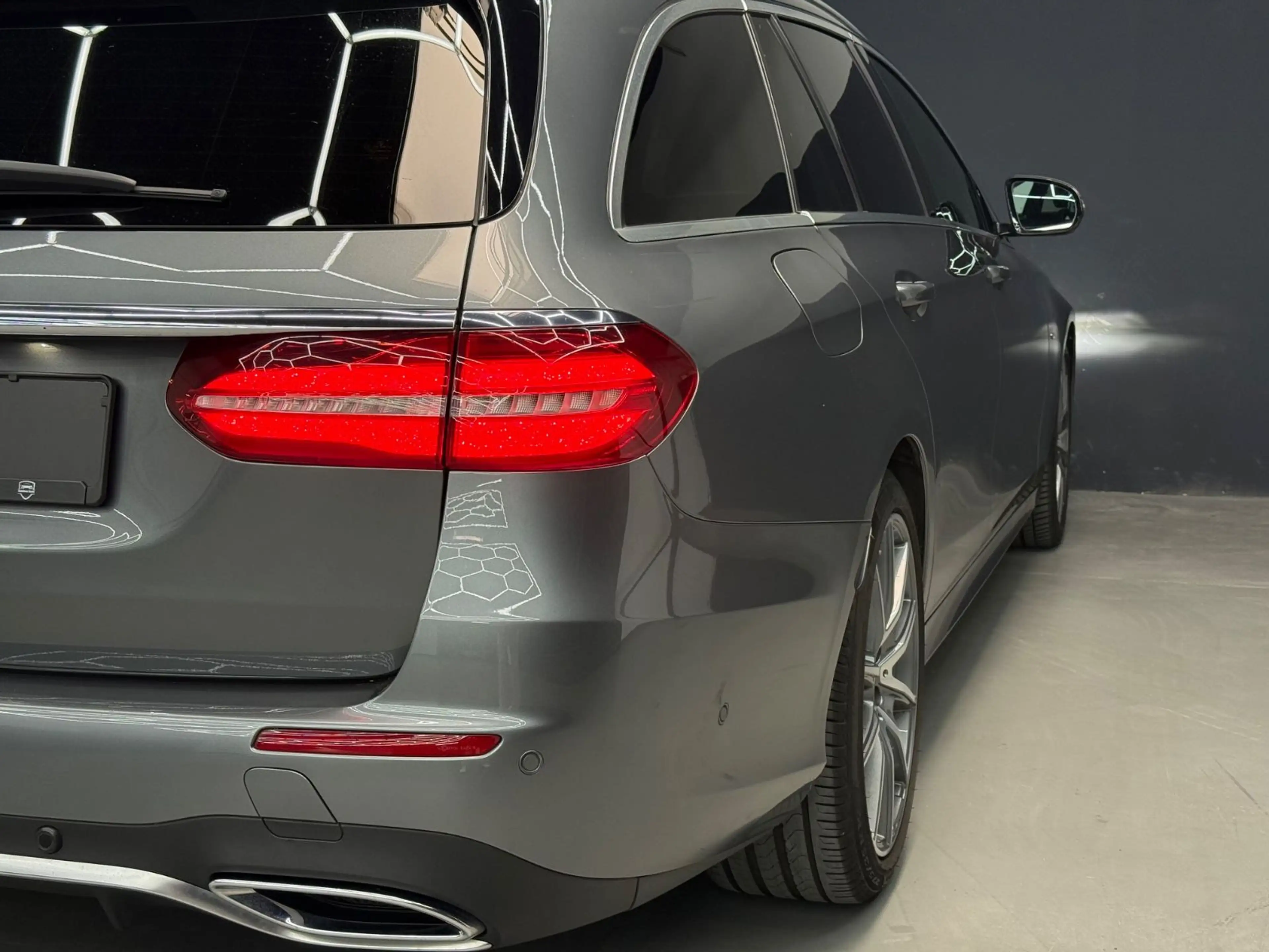 Mercedes-Benz E 300 E300d T AMG ACC*360°*AHK*MULTIBEAM*WIDE*LENKASS — photo 15