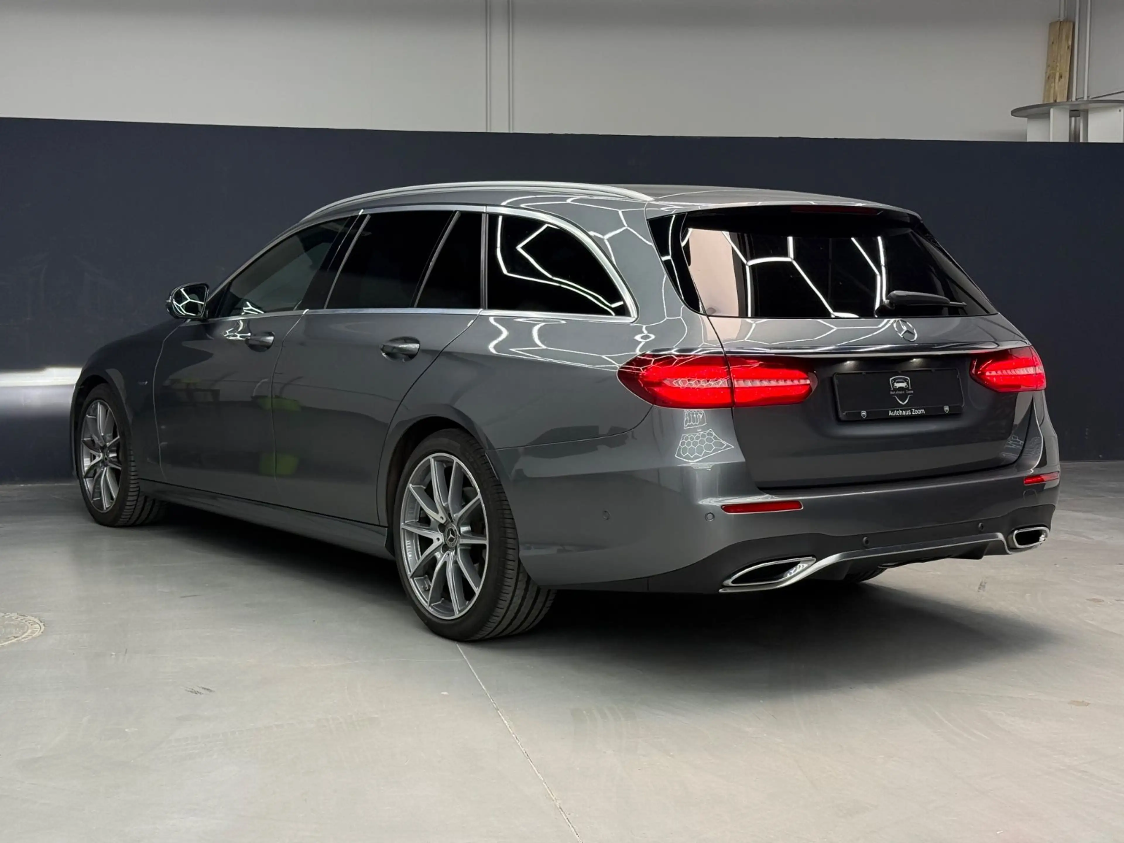 Mercedes-Benz E 300 E300d T AMG ACC*360°*AHK*MULTIBEAM*WIDE*LENKASS — photo 11