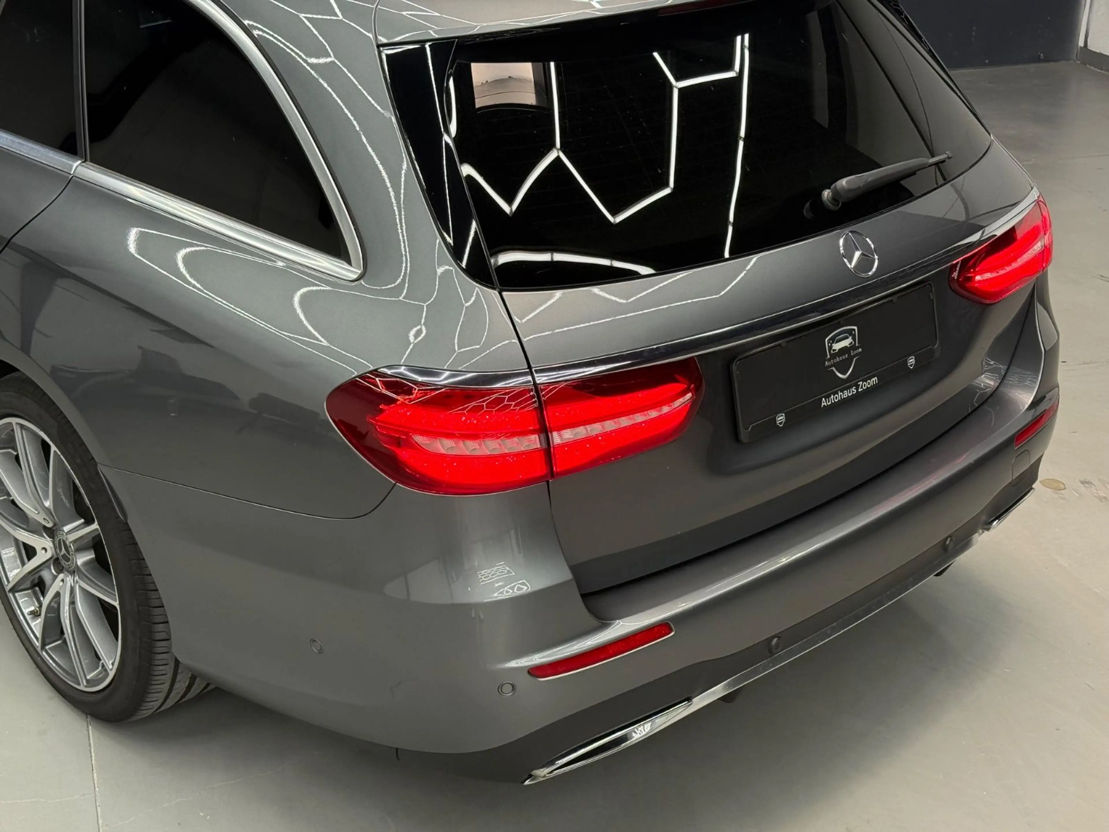 Mercedes-Benz E 300 E300d T AMG ACC*360°*AHK*MULTIBEAM*WIDE*LENKASS — photo 13