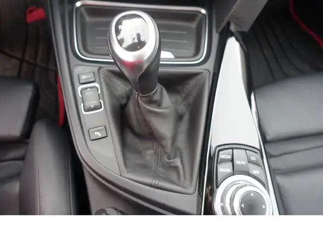 BMW 3 Series view 14