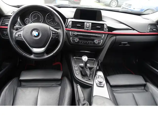 BMW 3 Series view 11