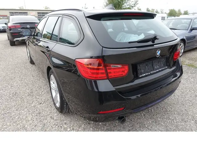 BMW 3 Series view 4