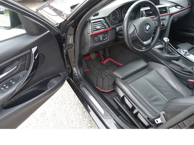 BMW 3 Series view 8