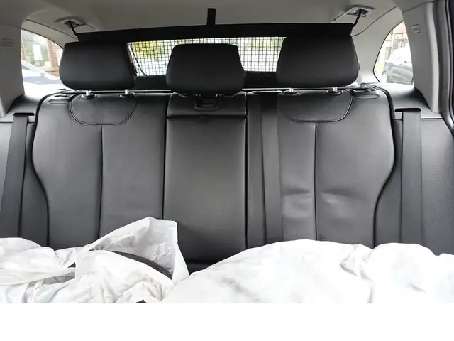 BMW 3 Series view 10