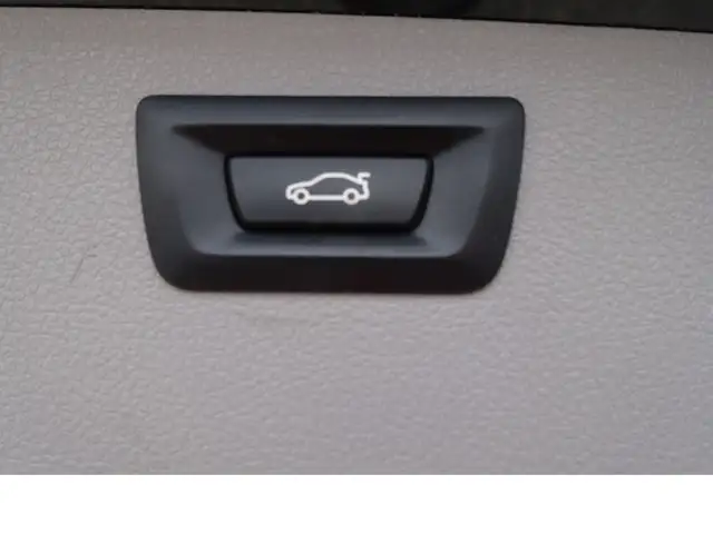 BMW 3 Series view 15