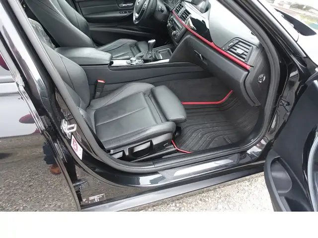 BMW 3 Series view 9