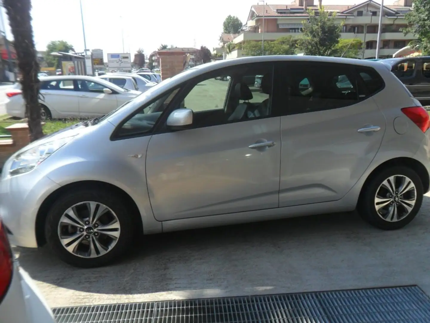 Kia Venga 1.4 EcoGPL Cool Zilver - 1