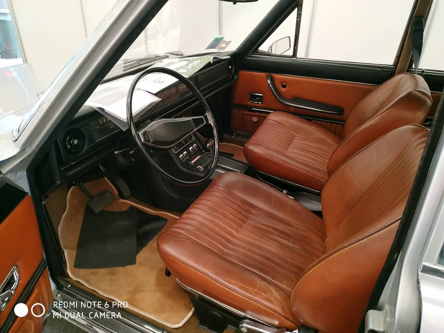 Fiat 130 2800 cc Silber - 2