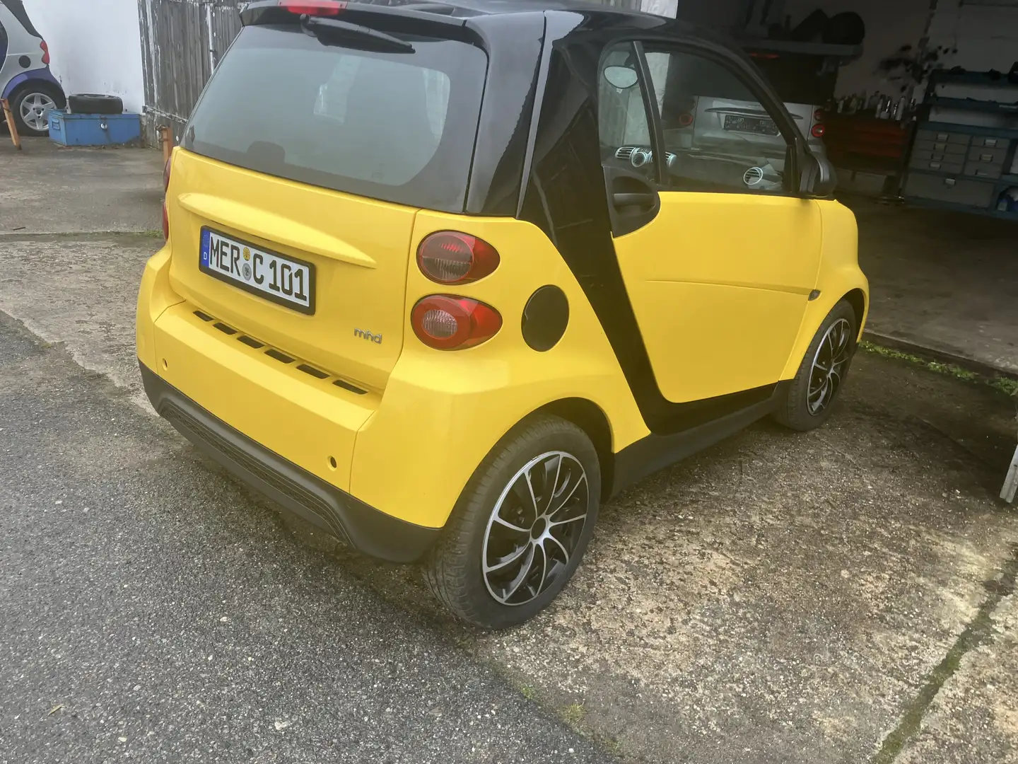 smart forTwo Yellow Edition - 1