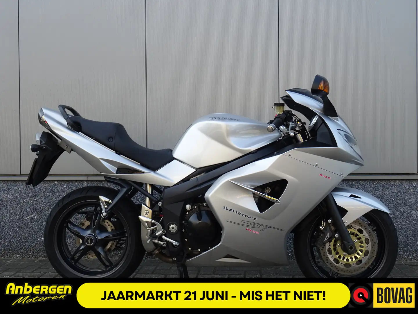 Triumph Sprint ST 1050 ABS Gris - 1