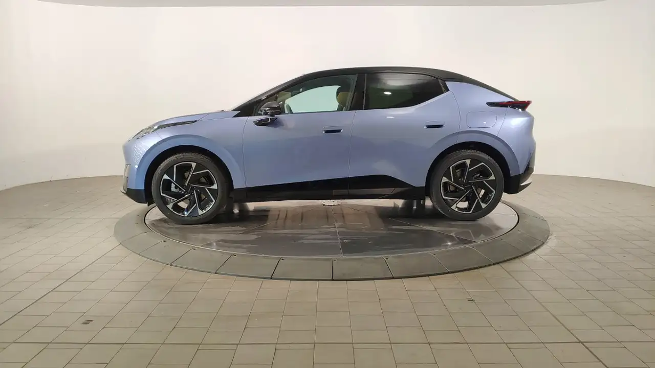 Lynk & Co 02