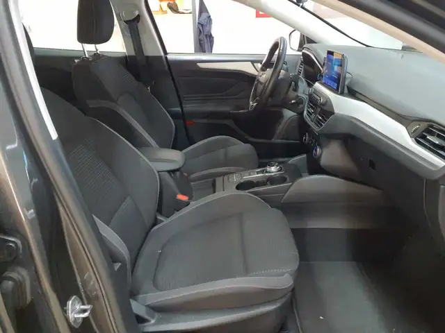 Ford Focus view 11