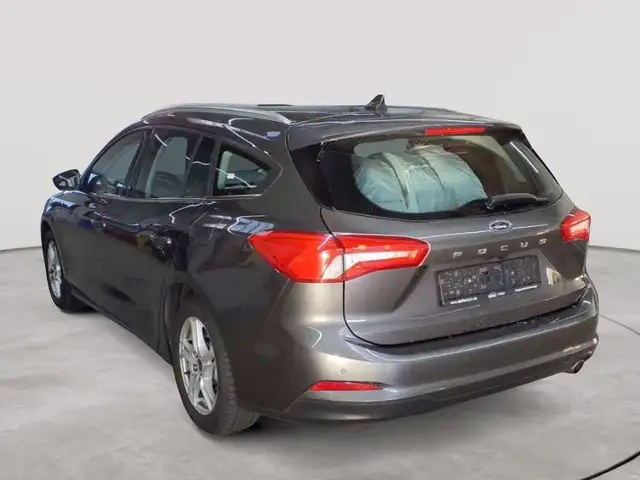 Ford Focus view 2