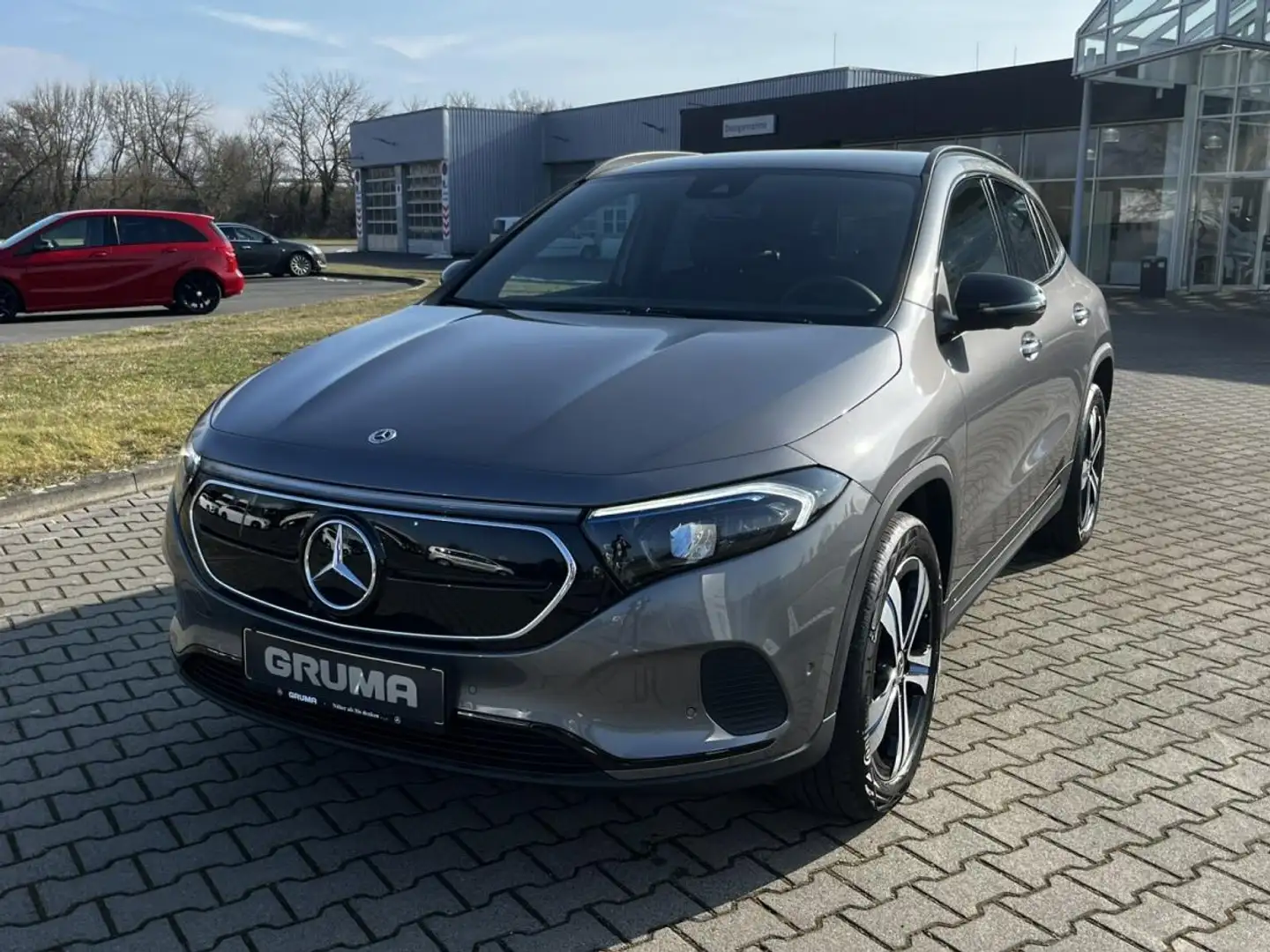 Mercedes-Benz EQA 250 Progressive mit NIGHT-Paket+Keyless-Go+360°+St Grau - 1