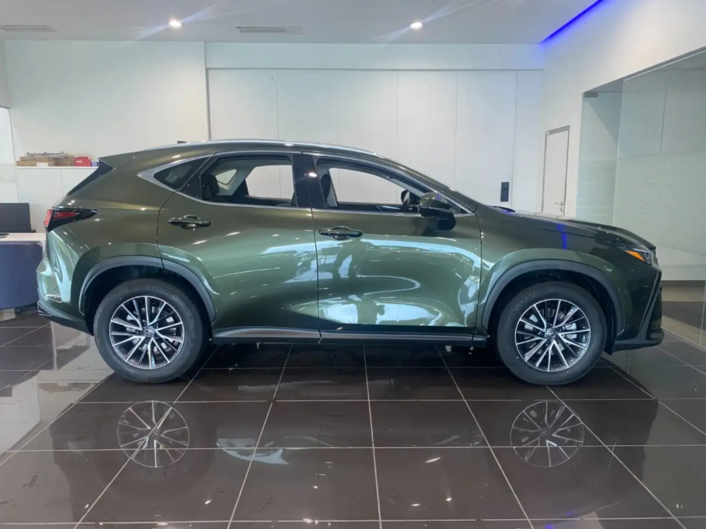 Lexus NX 350h Premium+ 2WD Blau - 2