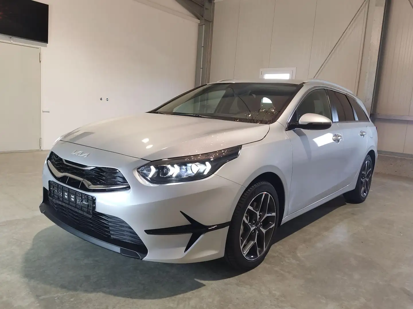 Kia Ceed SW / cee'd SW Sportswagon TOP 1.5 T-GDI 160 PS DCT Navi-Apple... Silber - 1