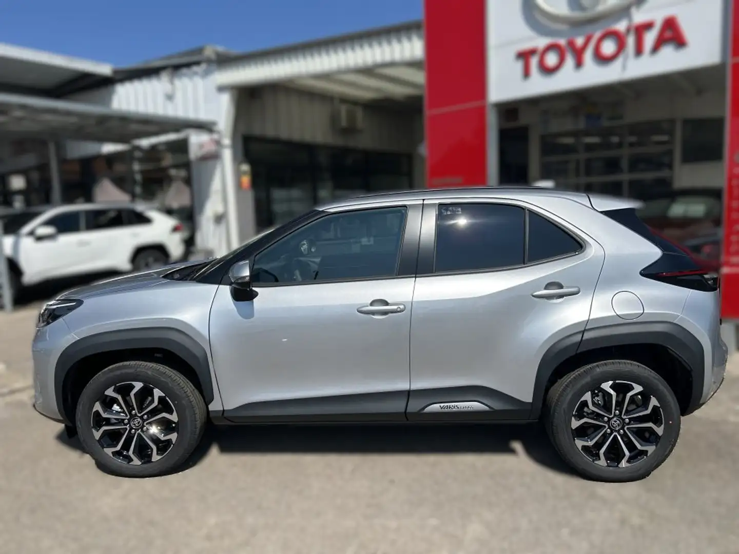 Toyota Yaris Cross Hybrid 130 1.5 VVT-i Teamplayer Silber - 2