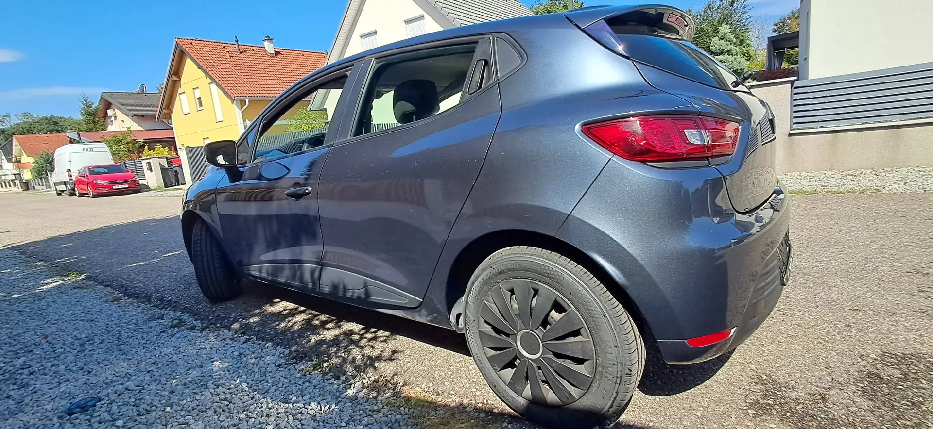 Renault Clio Clio Life 1,2 16V 75 Life Grau - 2