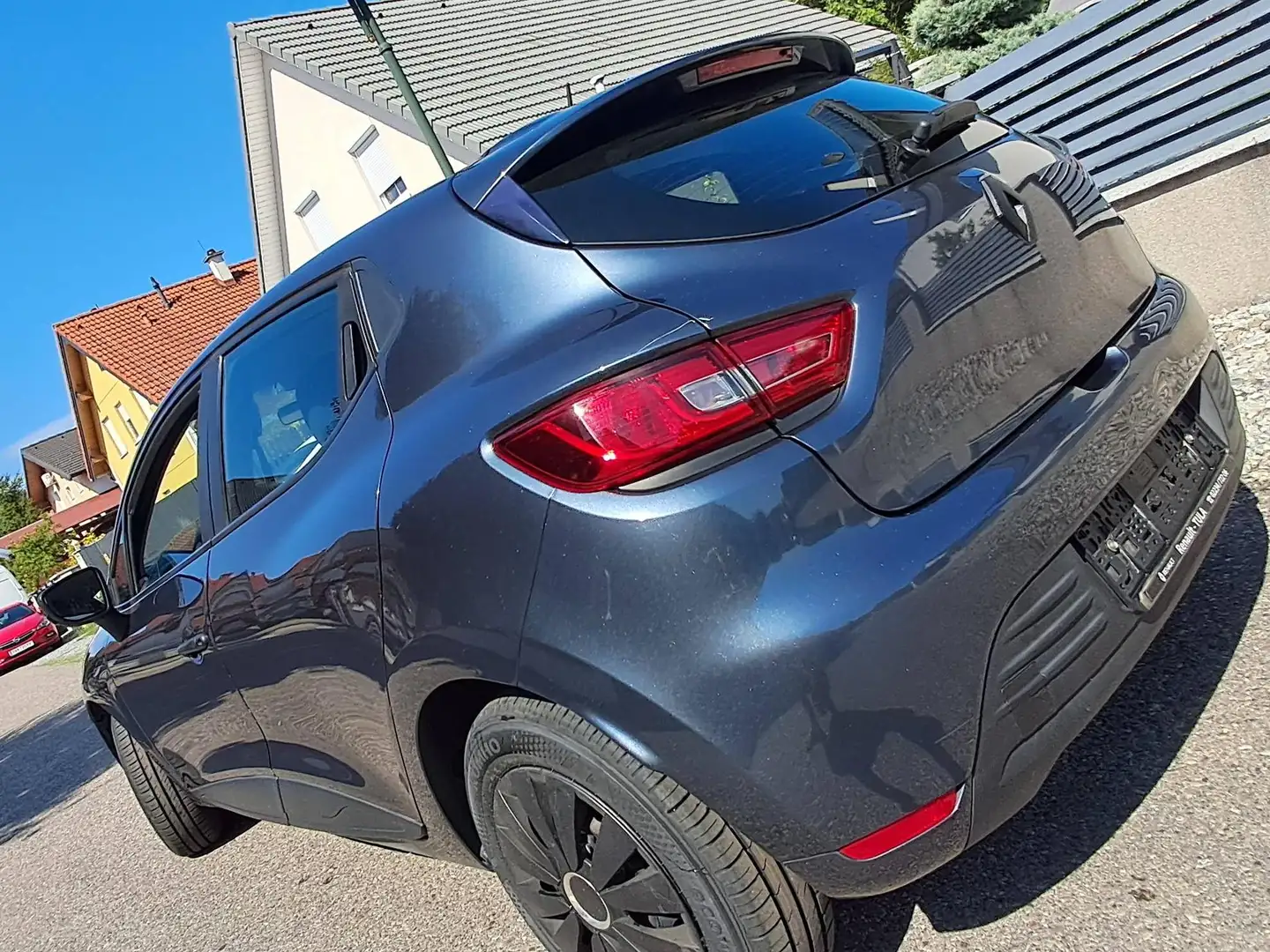 Renault Clio Clio Life 1,2 16V 75 Life Grau - 1